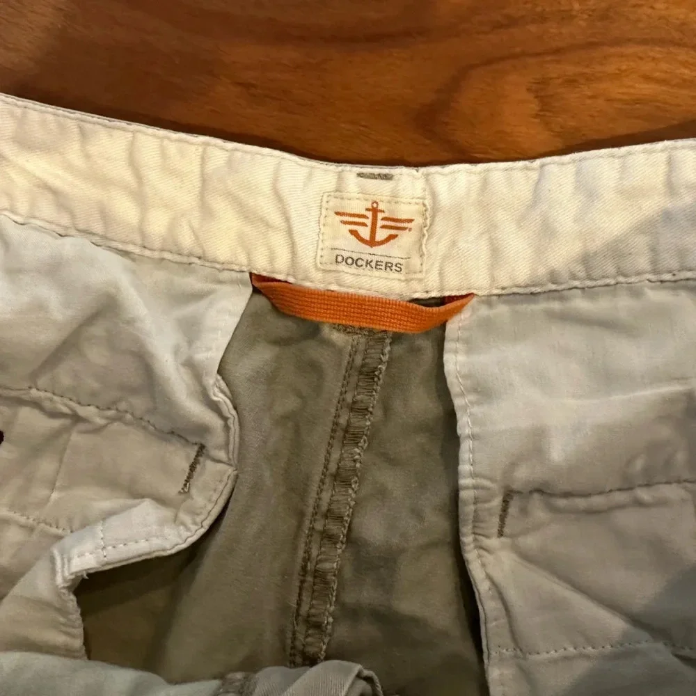 Dockers Tan Flat Front Shorts size 32